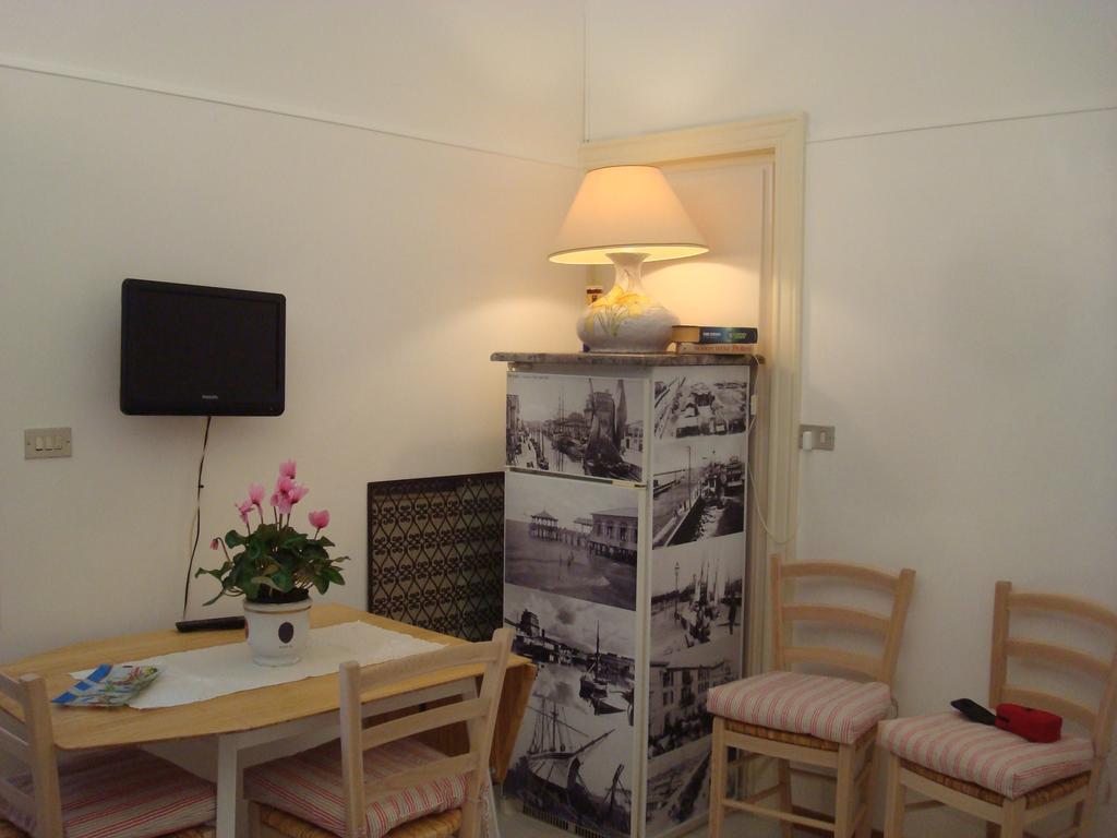 Appartement Villino Caproni à Viareggio Extérieur photo