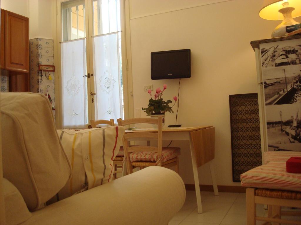 Appartement Villino Caproni à Viareggio Extérieur photo